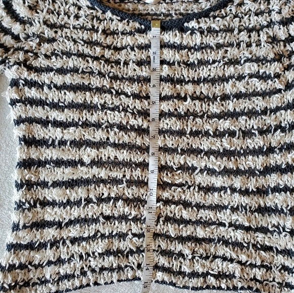Free People "Downy Stripe" Cropped Crochet Striped Sweater Size M - Picture 11 of 16